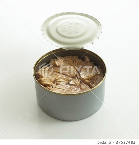 Tuna in opened tin 37537482