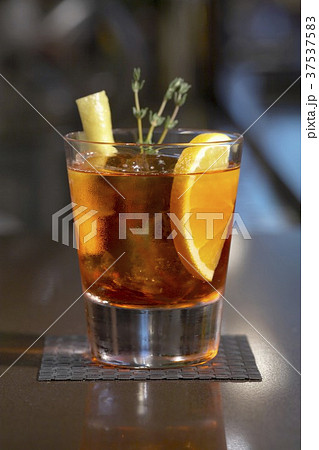 Garnished Glass of Negroni Sbagliato 37537583