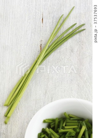 Chives, some chopped 37537693