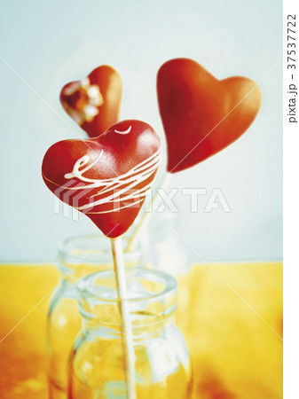 Heart-shaped cake pops Heart-shaped cake pops 37537722
