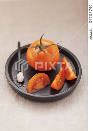 Tomatoes and a spoonful of salt Tomatoes and a spoonful of salt 37537744