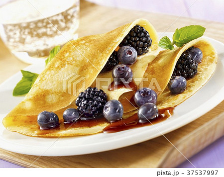 Pancakes with blueberries and blackberries 37537997