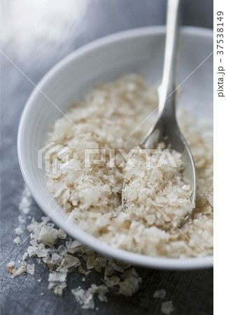 Smoked sea salt flakes 37538149