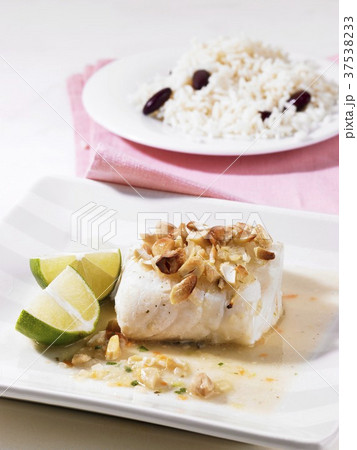 Cod fillet with nuts 37538233