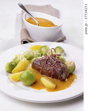 Beef roulade with Brussels sprouts and potatoes 37538251
