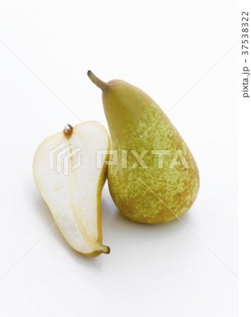 Whole pear and half a pear Whole pear and half a pear 37538322