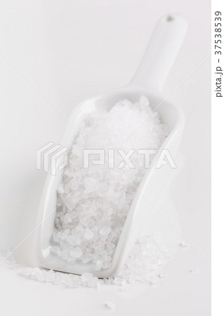 Coarse sea salt on a scoop 37538539