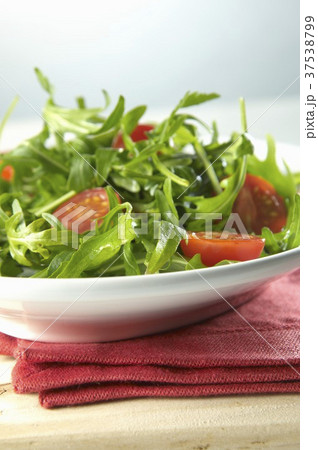 Rocket salad with tomatoes 37538799