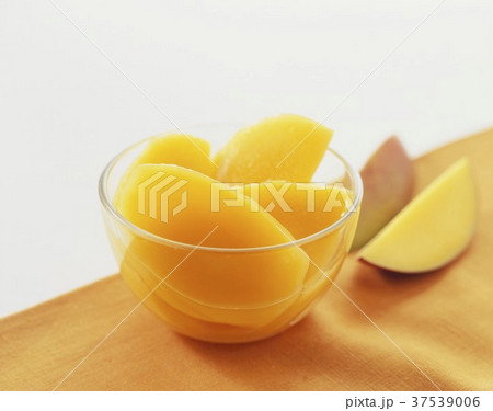 Slices of Canned Mango in a Jar; Fresh Mango 37539006
