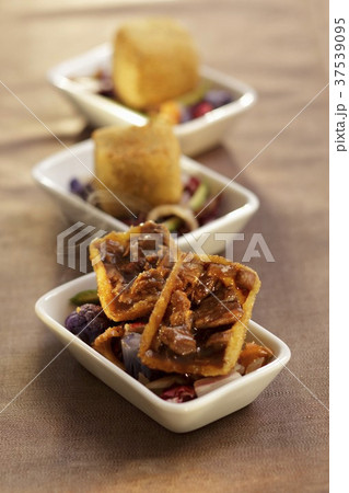 Lamb knuckle ragout wrapped in pastry 37539095