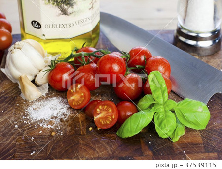 Cherry tomatoes, basil, salt, garlic and olive oil 37539115
