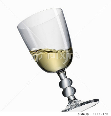 A glass of white wine 37539176