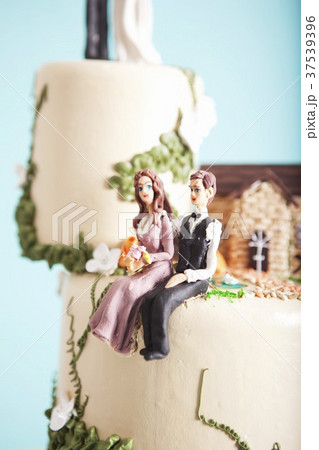 Wedding cake 37539396