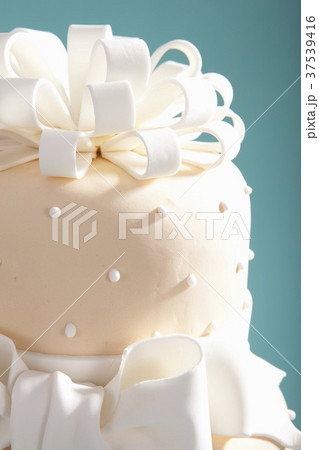 Wedding cake 37539416