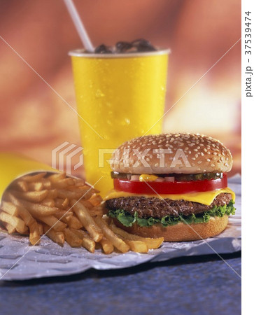 Cheeseburger, chips and cola Cheeseburger, chips and cola 37539474