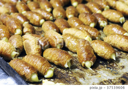 Cornetti alla crema (cream filled pastries, Italy) Cornetti alla crema (cream filled pastries, Italy) 37539606