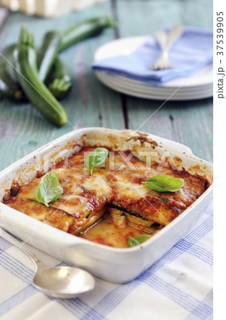 Courgette parmigiana Courgette parmigiana 37539905