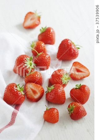 Strawberries on a tea towel Strawberries on a tea towel 37539906