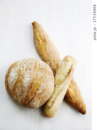 Boule, Ficelle und Baguette (French white bread) 37539908