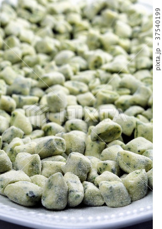 Homemade spinach gnocchi 37540199