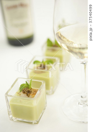 fried scallops with caviar 37540499