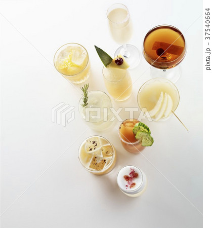 Various summer cocktails 37540664