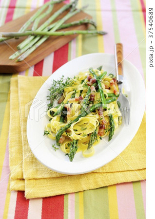 Tagliatelle pasta with asparagus tips, pancetta and thyme 37540689
