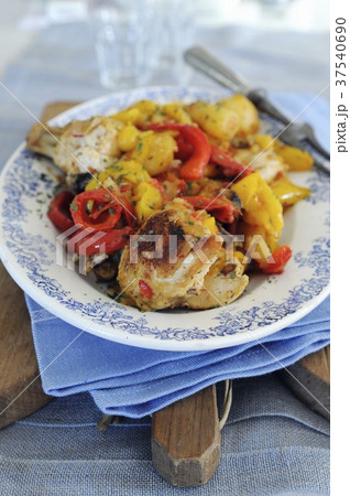 Pan fried chicken pieces with sweet and sour bell peppers and potatoes 37540690