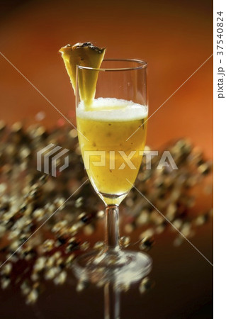 Pineapple with prosecco 37540824