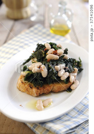 Bruschetta topped with black cabbage and white beans 37541096