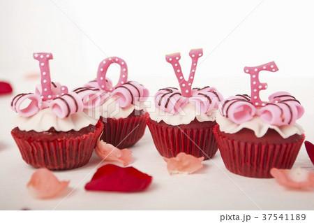 Letters cupcakes-love 37541189
