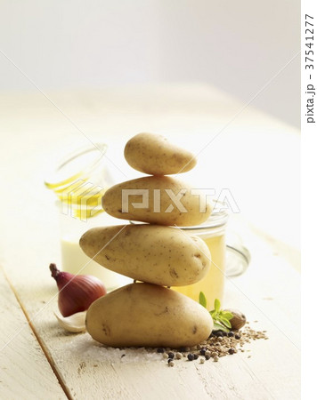 Ingredients for potato soup 37541277