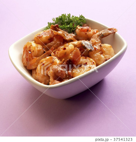 A Bowl of Shrimp in Sherry Sauce with Bacon 37541323