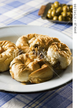Puff pastry filled with chicken, aubergines, olives and raisins 37541386
