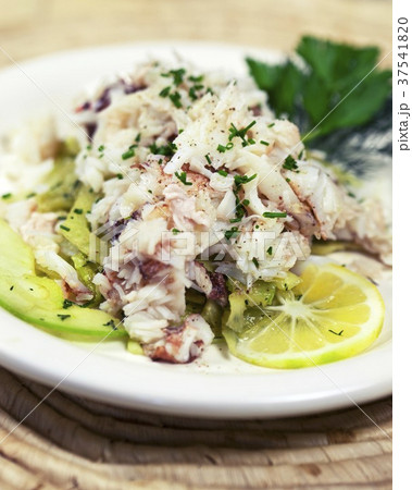 Rock Crab and Shaved Fennel Salad with an Avocado Vinaigrette Rock Crab and Shaved Fennel Salad with an Avocado Vinaigrette 37541820