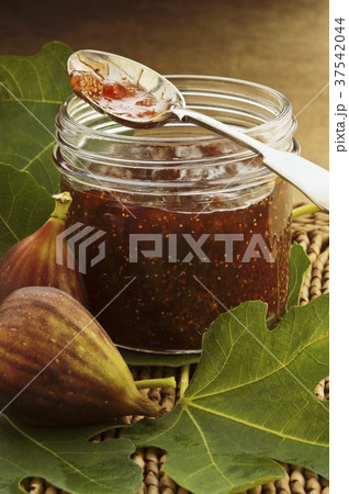 Fig and orange marmalade 37542044