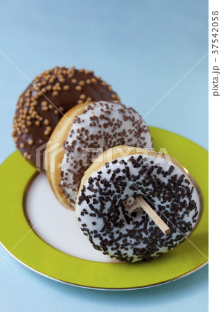 Glazed doughnuts with chocolate sprinkles 37542058