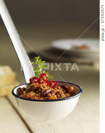 A ladle full of chilli con carne 37542075