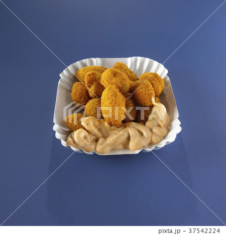 Chicken nugget with a dip 37542224