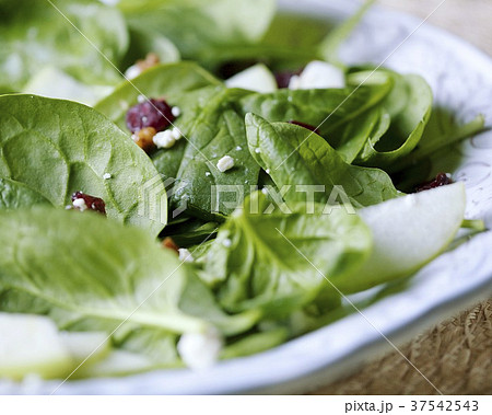 Spinach salad 37542543