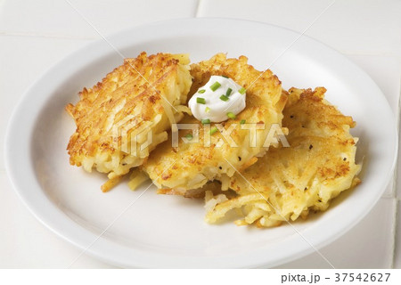 Potato pancakes with sour cream Potato pancakes with sour cream 37542627