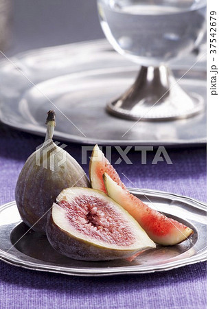 Figs on a silver plate 37542679