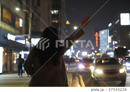 若い 上半身 女性 37543226