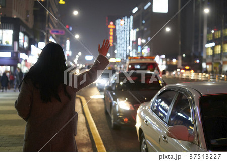 若い 上半身 女性 37543227