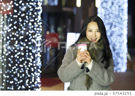 若い 上半身 女性 37543255