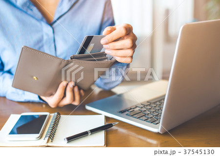 Women's hand Using a credit card. 37545130