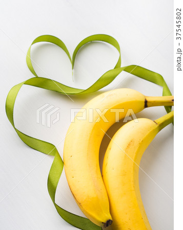 Two bananas with green ribbon frame 37545802