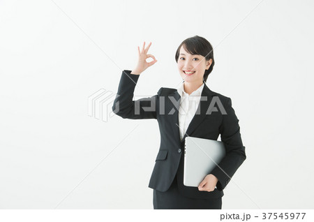 ビジネス 女性 白背景 ビジネス 女性 白背景 37545977
