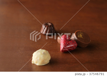 バレンタインイメージ　甘いチョコレート 37546791