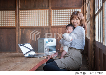 日本家屋でテレワーキング 日本家屋でテレワーキング 37547904